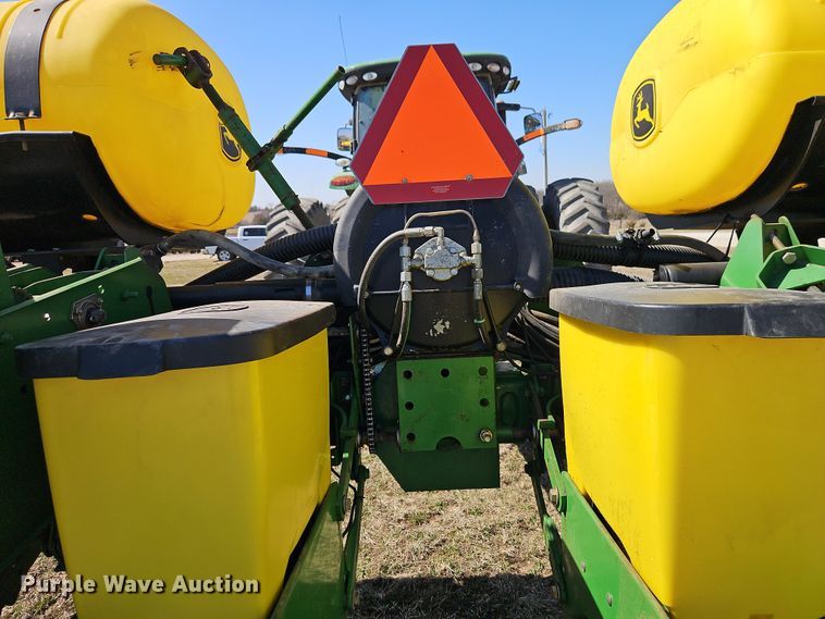 image for item DT7644 2006 John Deere 1760 planter