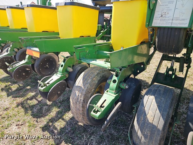 image for item DT7644 2006 John Deere 1760 planter