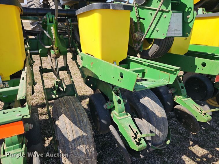 image for item DT7644 2006 John Deere 1760 planter