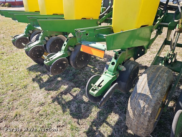 image for item DT7644 2006 John Deere 1760 planter