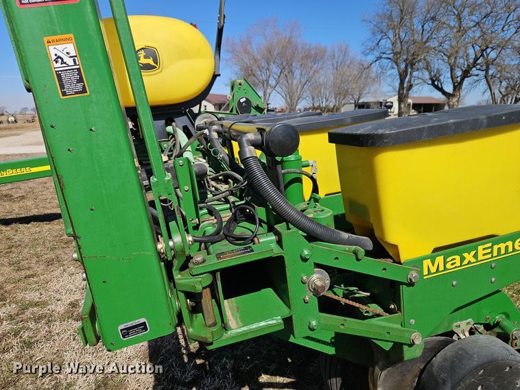 image for item DT7644 2006 John Deere 1760 planter