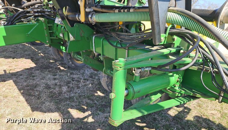 image for item DT7644 2006 John Deere 1760 planter