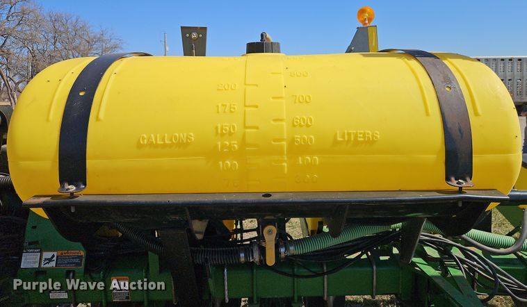 image for item DT7644 2006 John Deere 1760 planter