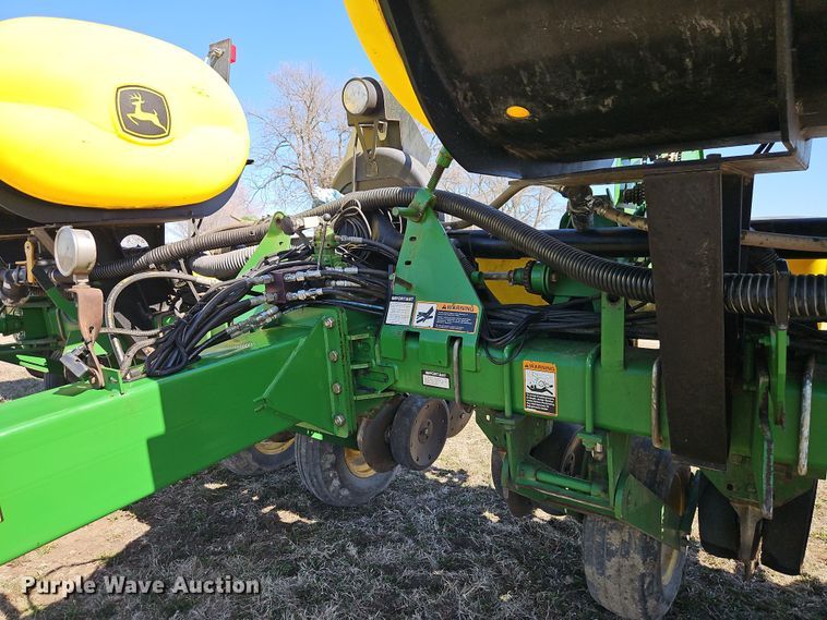 image for item DT7644 2006 John Deere 1760 planter
