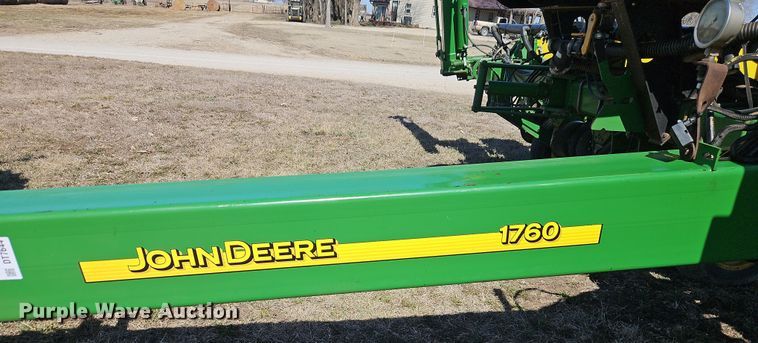 image for item DT7644 2006 John Deere 1760 planter