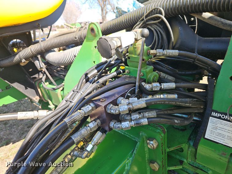 image for item DT7644 2006 John Deere 1760 planter