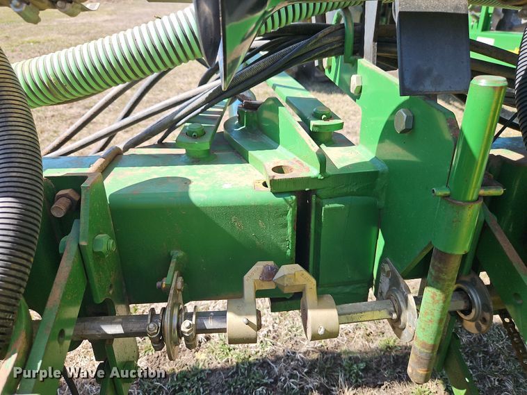 image for item DT7644 2006 John Deere 1760 planter