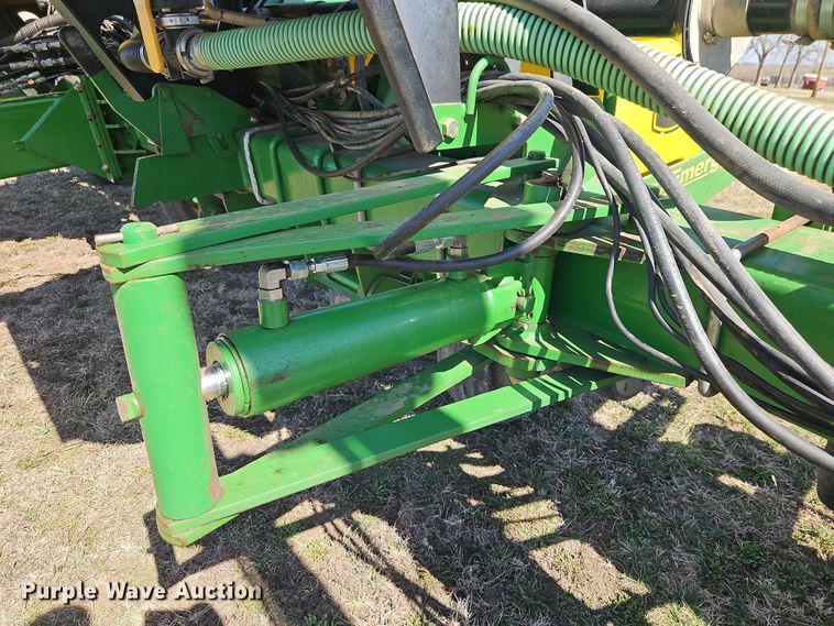 image for item DT7644 2006 John Deere 1760 planter