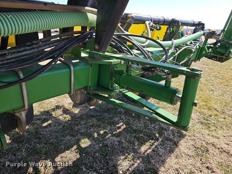 image for item DT7644 2006 John Deere 1760 planter