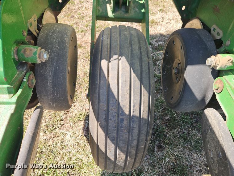 image for item DT7644 2006 John Deere 1760 planter
