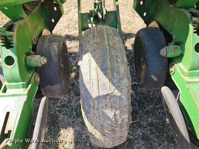 image for item DT7644 2006 John Deere 1760 planter