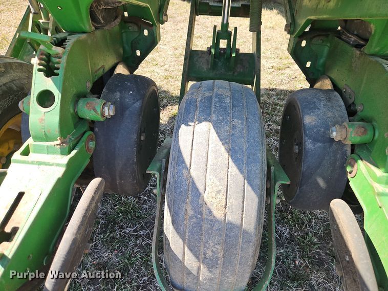 image for item DT7644 2006 John Deere 1760 planter