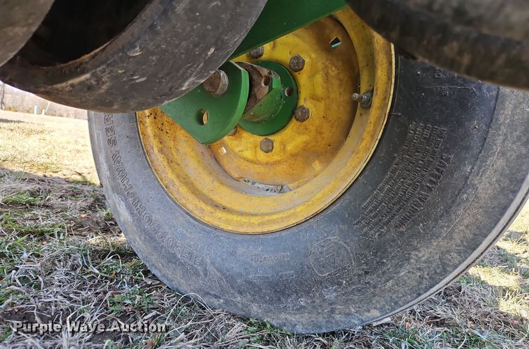 image for item DT7644 2006 John Deere 1760 planter