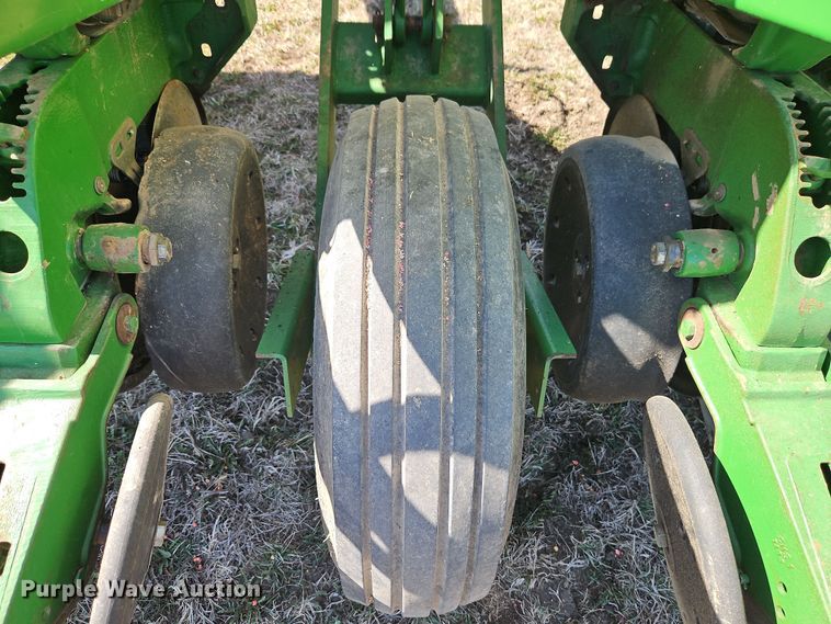 image for item DT7644 2006 John Deere 1760 planter
