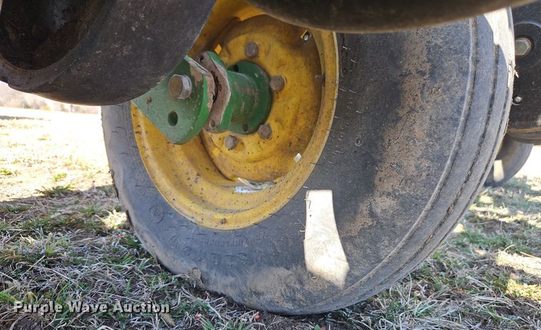 image for item DT7644 2006 John Deere 1760 planter