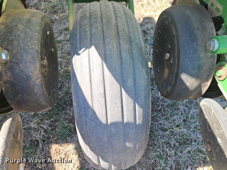 image for item DT7644 2006 John Deere 1760 planter