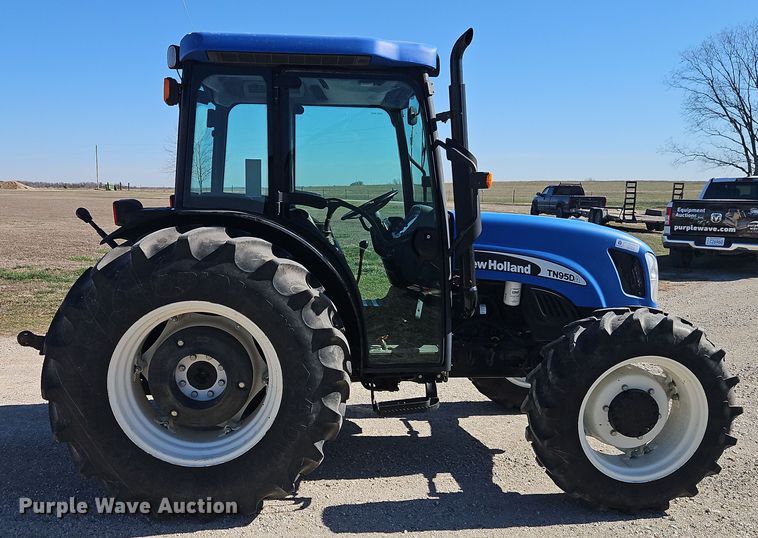 image for item DT7657 2006 New Holland TN95DA MFWD tractor