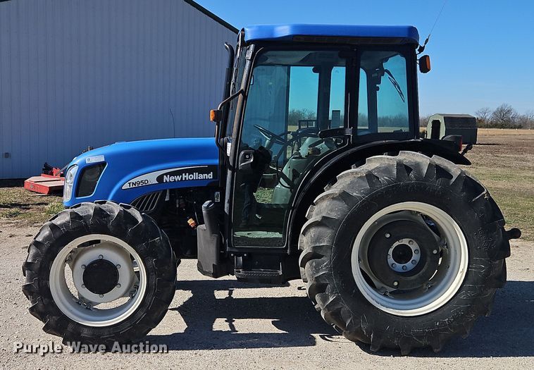image for item DT7657 2006 New Holland TN95DA MFWD tractor