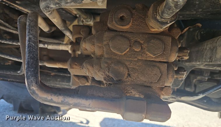 image for item DT7657 2006 New Holland TN95DA MFWD tractor