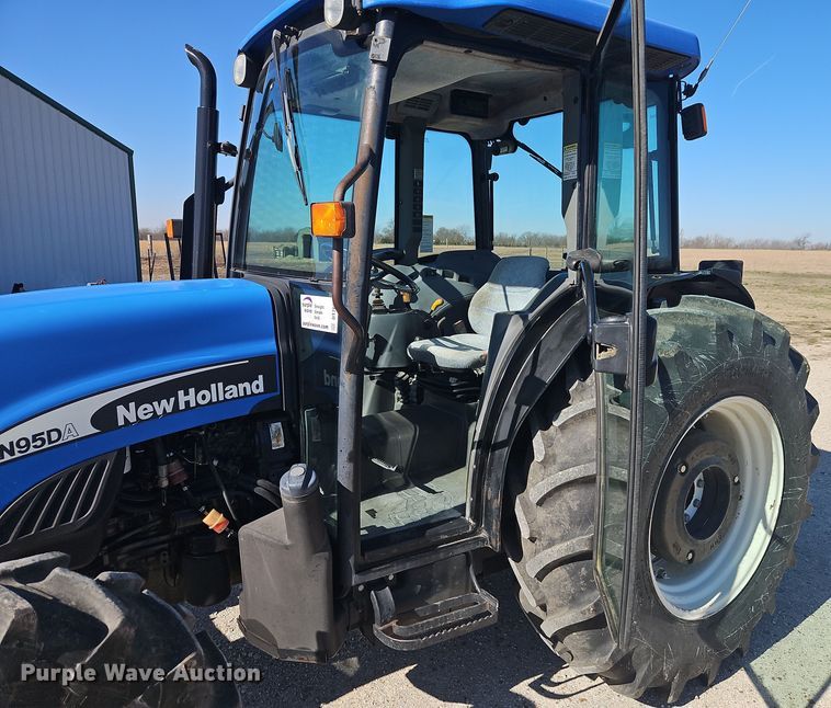 image for item DT7657 2006 New Holland TN95DA MFWD tractor