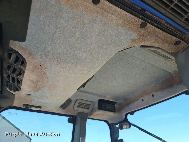 image for item DT7657 2006 New Holland TN95DA MFWD tractor