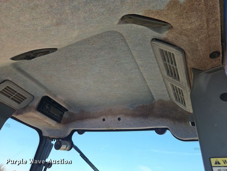 image for item DT7657 2006 New Holland TN95DA MFWD tractor