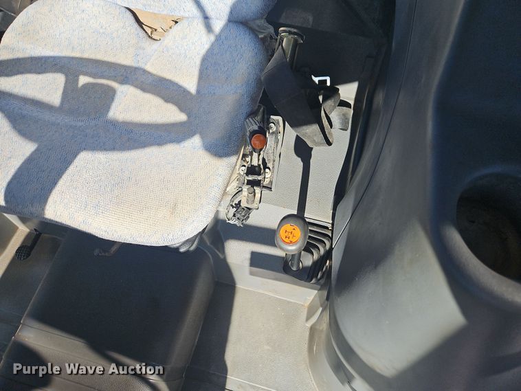 image for item DT7657 2006 New Holland TN95DA MFWD tractor