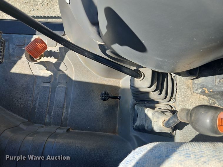 image for item DT7657 2006 New Holland TN95DA MFWD tractor