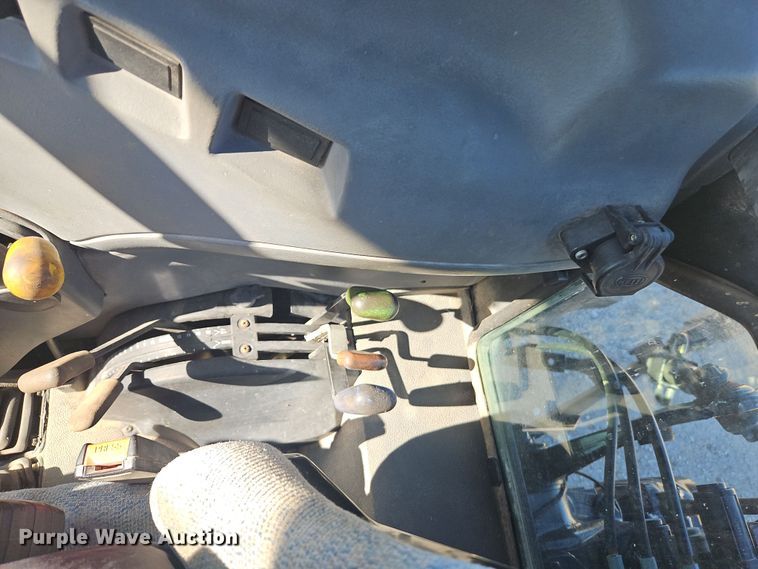 image for item DT7657 2006 New Holland TN95DA MFWD tractor