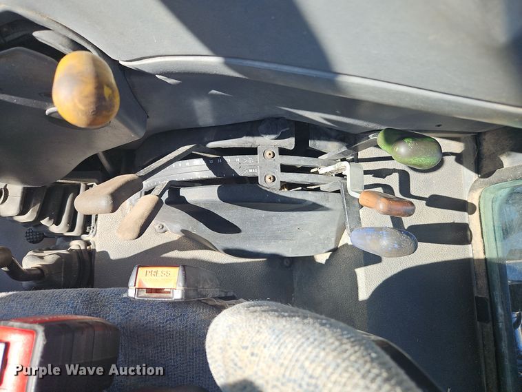 image for item DT7657 2006 New Holland TN95DA MFWD tractor