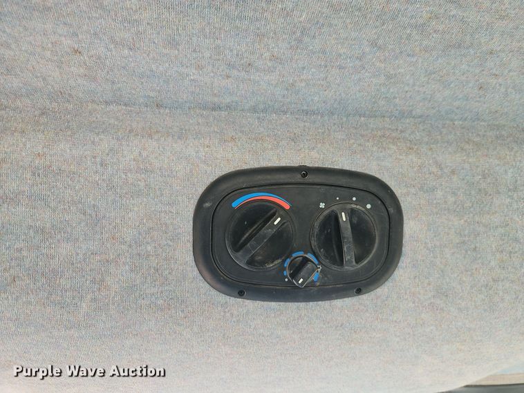 image for item DT7657 2006 New Holland TN95DA MFWD tractor