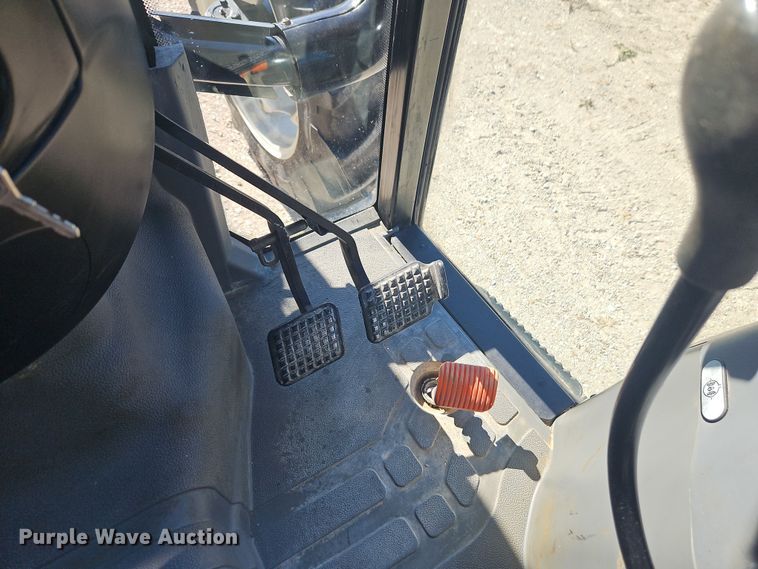 image for item DT7657 2006 New Holland TN95DA MFWD tractor