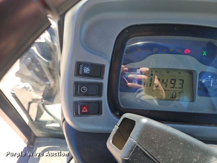 image for item DT7657 2006 New Holland TN95DA MFWD tractor