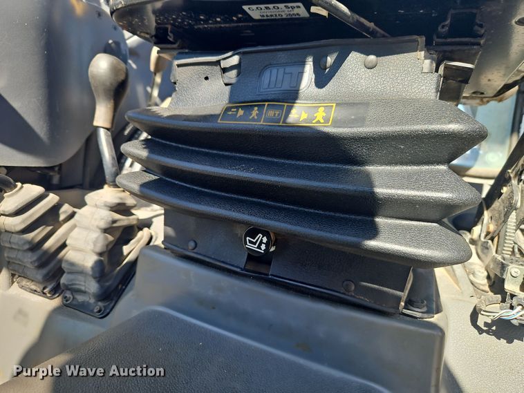 image for item DT7657 2006 New Holland TN95DA MFWD tractor