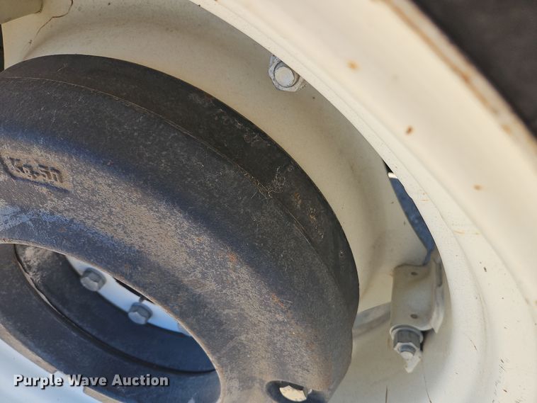 image for item DT7657 2006 New Holland TN95DA MFWD tractor