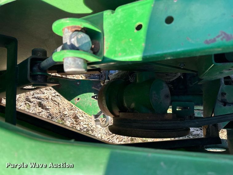 image for item DU3371 2006 John Deere 630F flex head