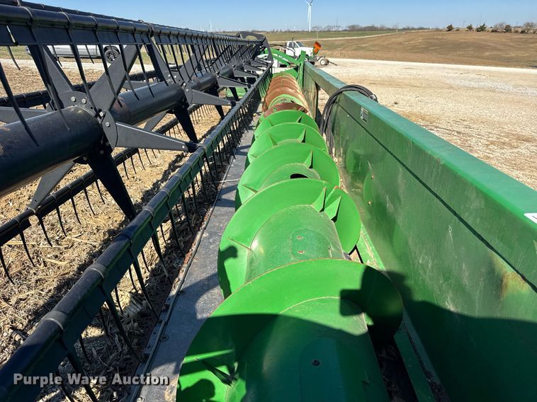 image for item DU3371 2006 John Deere 630F flex head