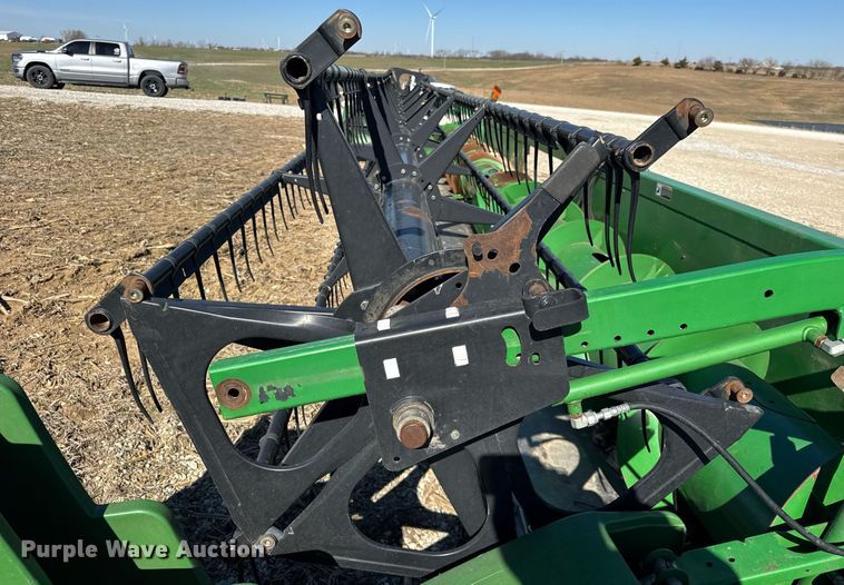 image for item DU3371 2006 John Deere 630F flex head