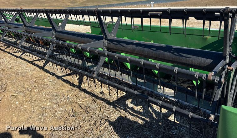 image for item DU3371 2006 John Deere 630F flex head