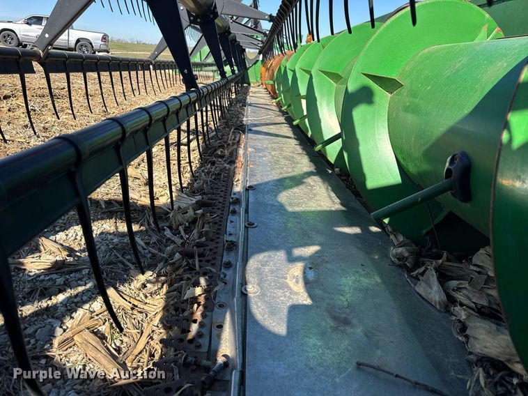 image for item DU3371 2006 John Deere 630F flex head