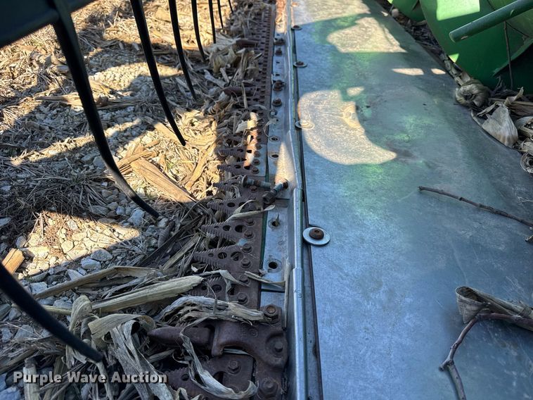 image for item DU3371 2006 John Deere 630F flex head