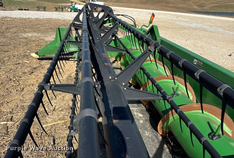 image for item DU3371 2006 John Deere 630F flex head