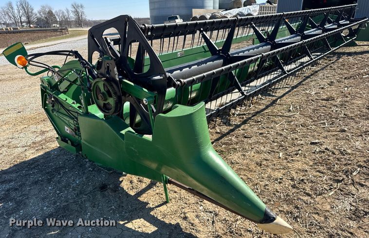 image for item DU3371 2006 John Deere 630F flex head