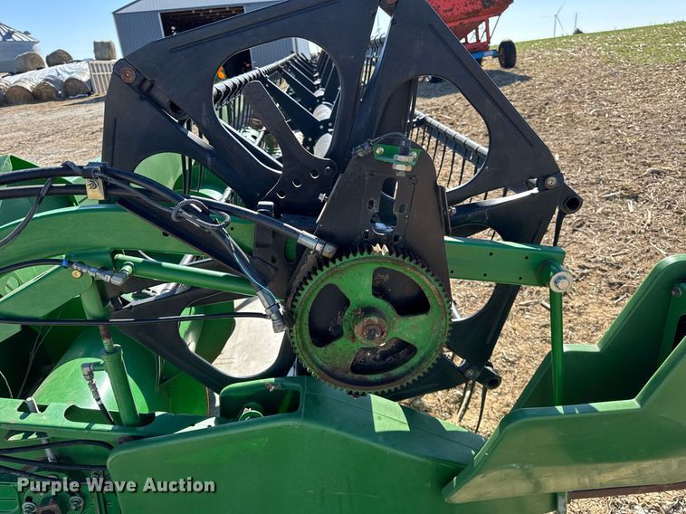 image for item DU3371 2006 John Deere 630F flex head