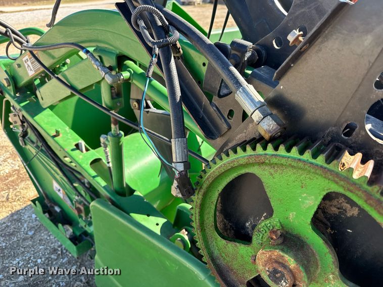 image for item DU3371 2006 John Deere 630F flex head