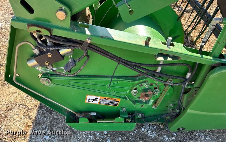 image for item DU3371 2006 John Deere 630F flex head