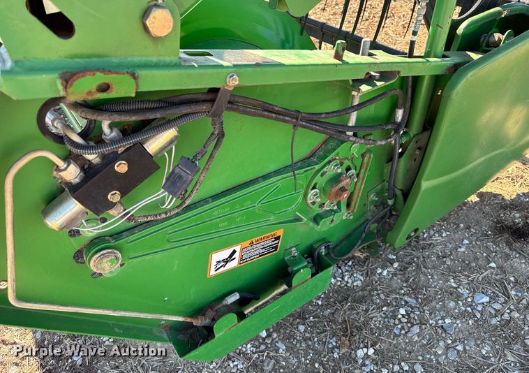 image for item DU3371 2006 John Deere 630F flex head