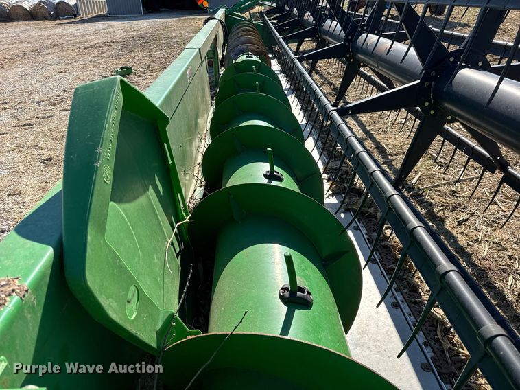 image for item DU3371 2006 John Deere 630F flex head