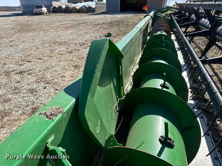 image for item DU3371 2006 John Deere 630F flex head