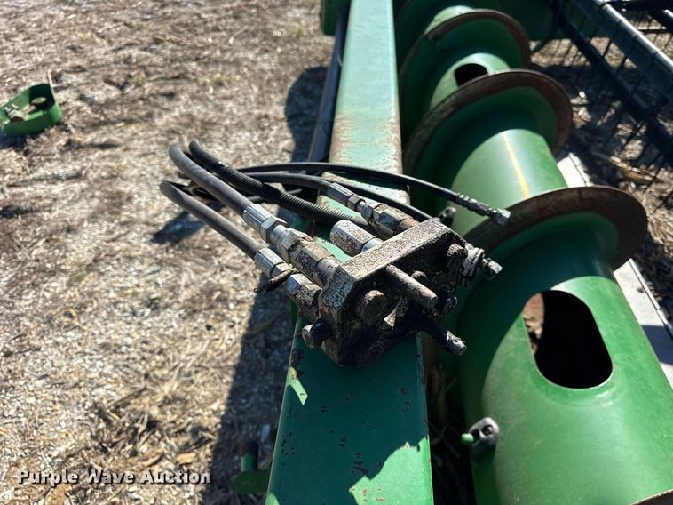 image for item DU3371 2006 John Deere 630F flex head